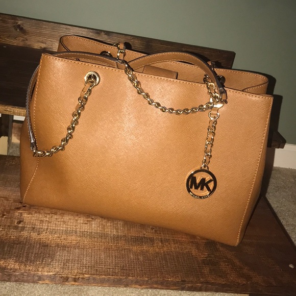 Michael Kors Handbags - MICHAEL KORS purse.